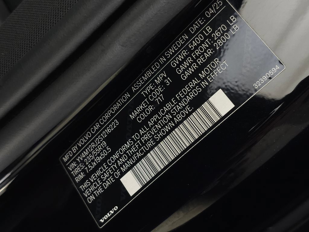 Certified 2025 Volvo XC60 B5 Core AWD/4WD image 34