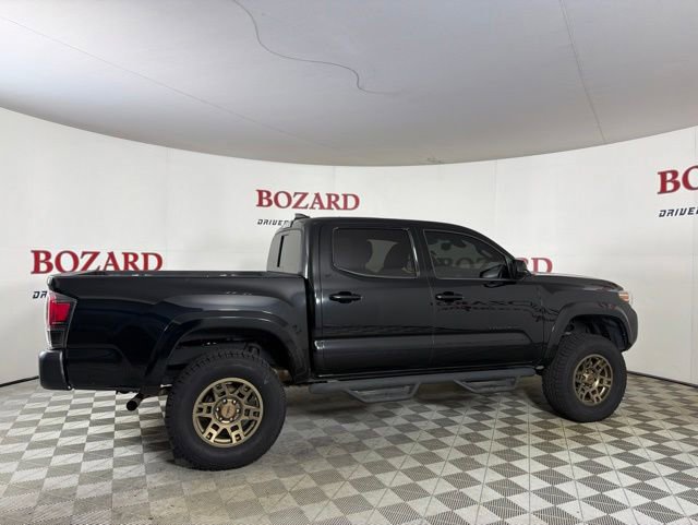Used 2018 Toyota Tacoma SR5 AWD/4WD image 9