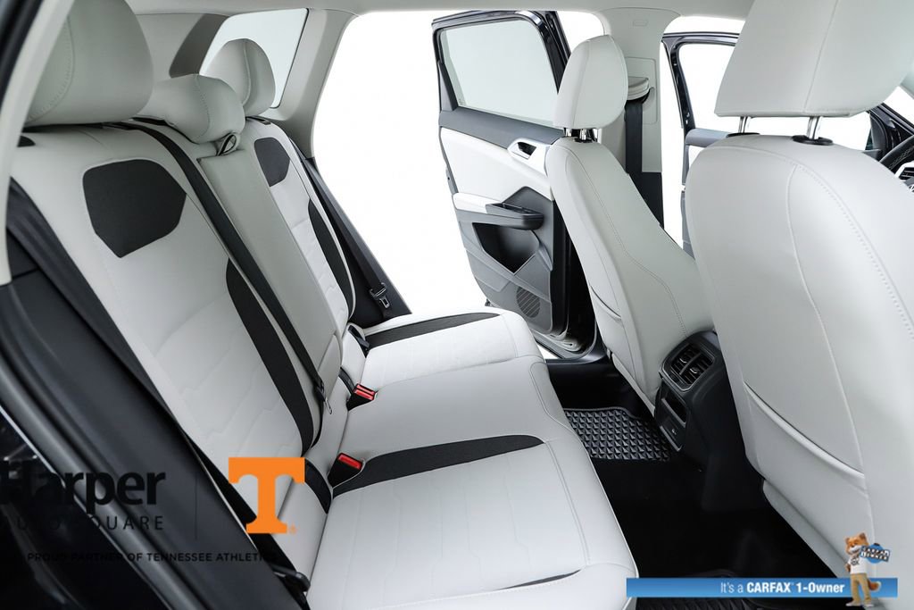 Used 2025 Volkswagen Taos SE image 36