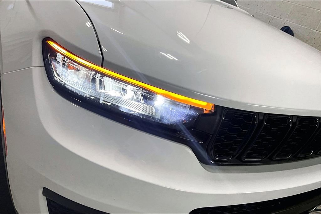 Used 2023 Jeep Grand Cherokee L Laredo image 31