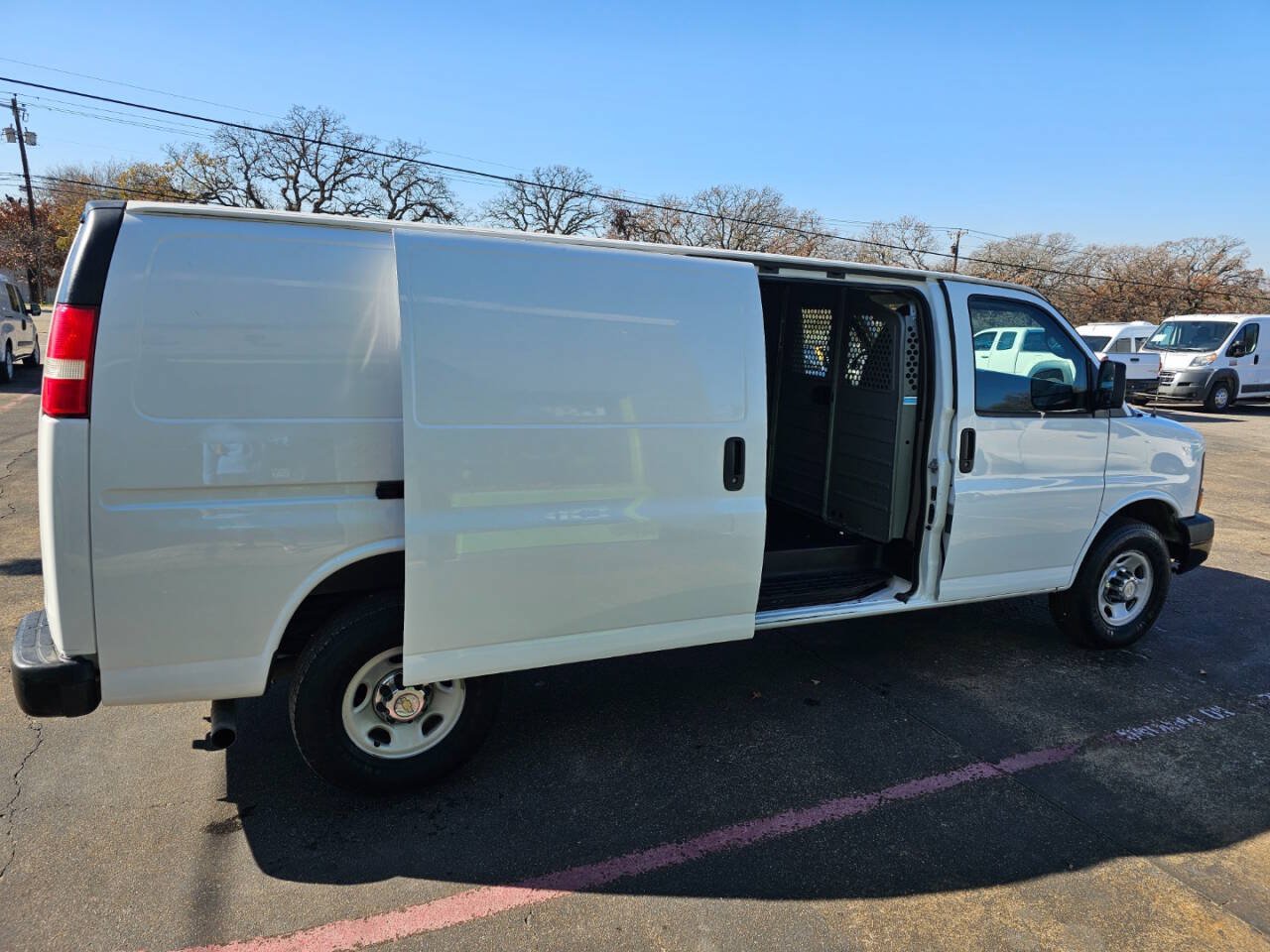Used 2015 Chevrolet Express 2500 Extended RWD image 18