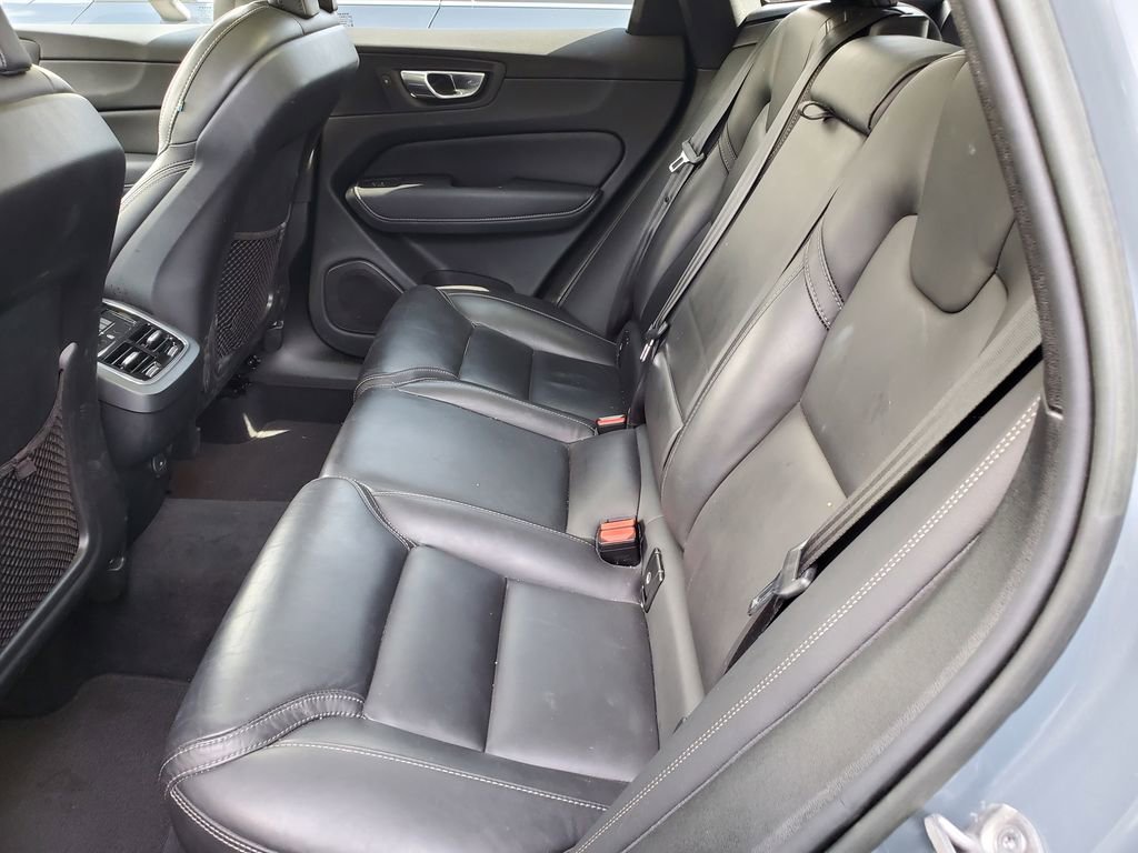 Used 2022 Volvo XC60 B5 Inscription image 12