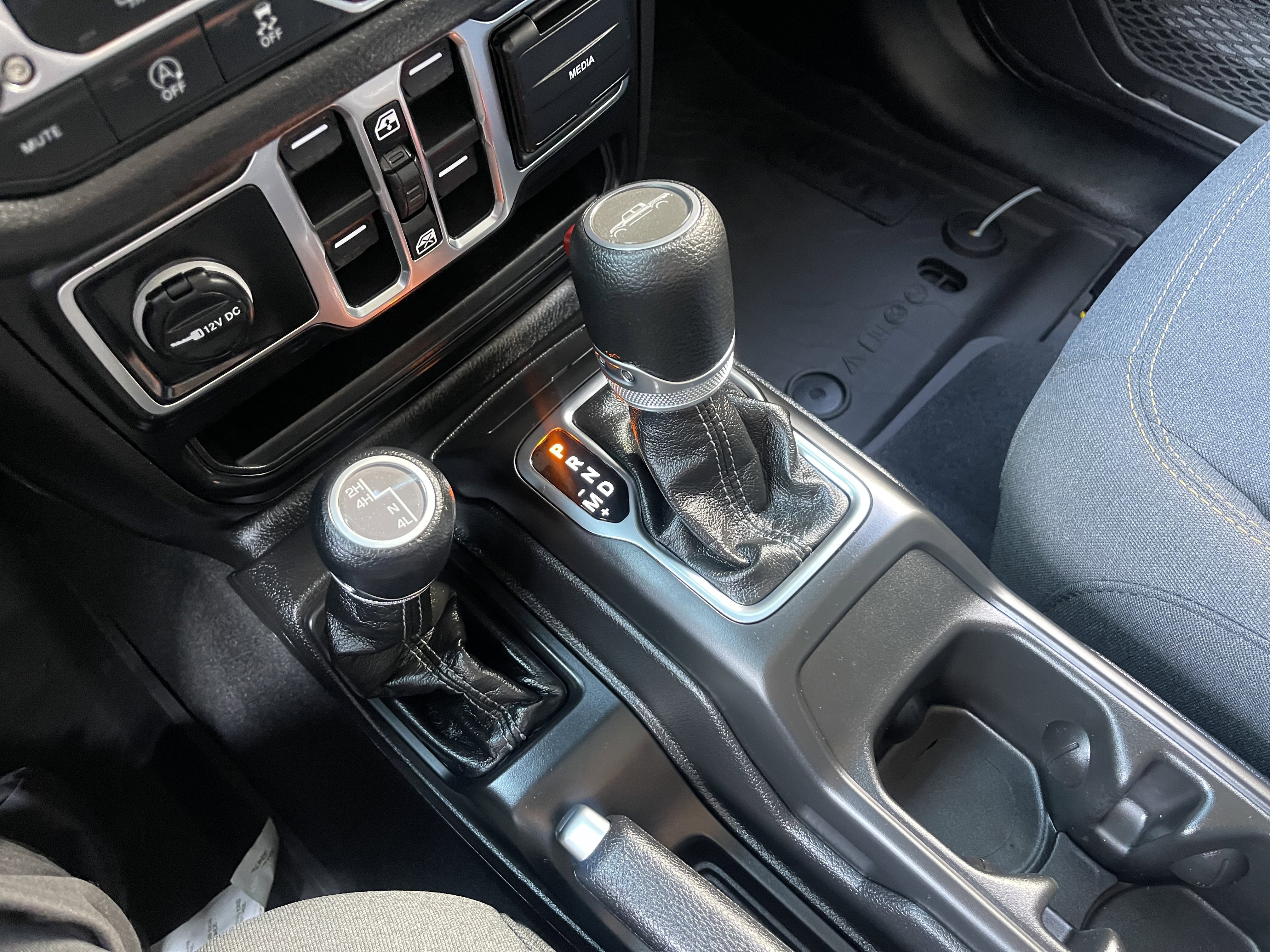 New 2026 Jeep Gladiator Sport AWD/4WD image 30