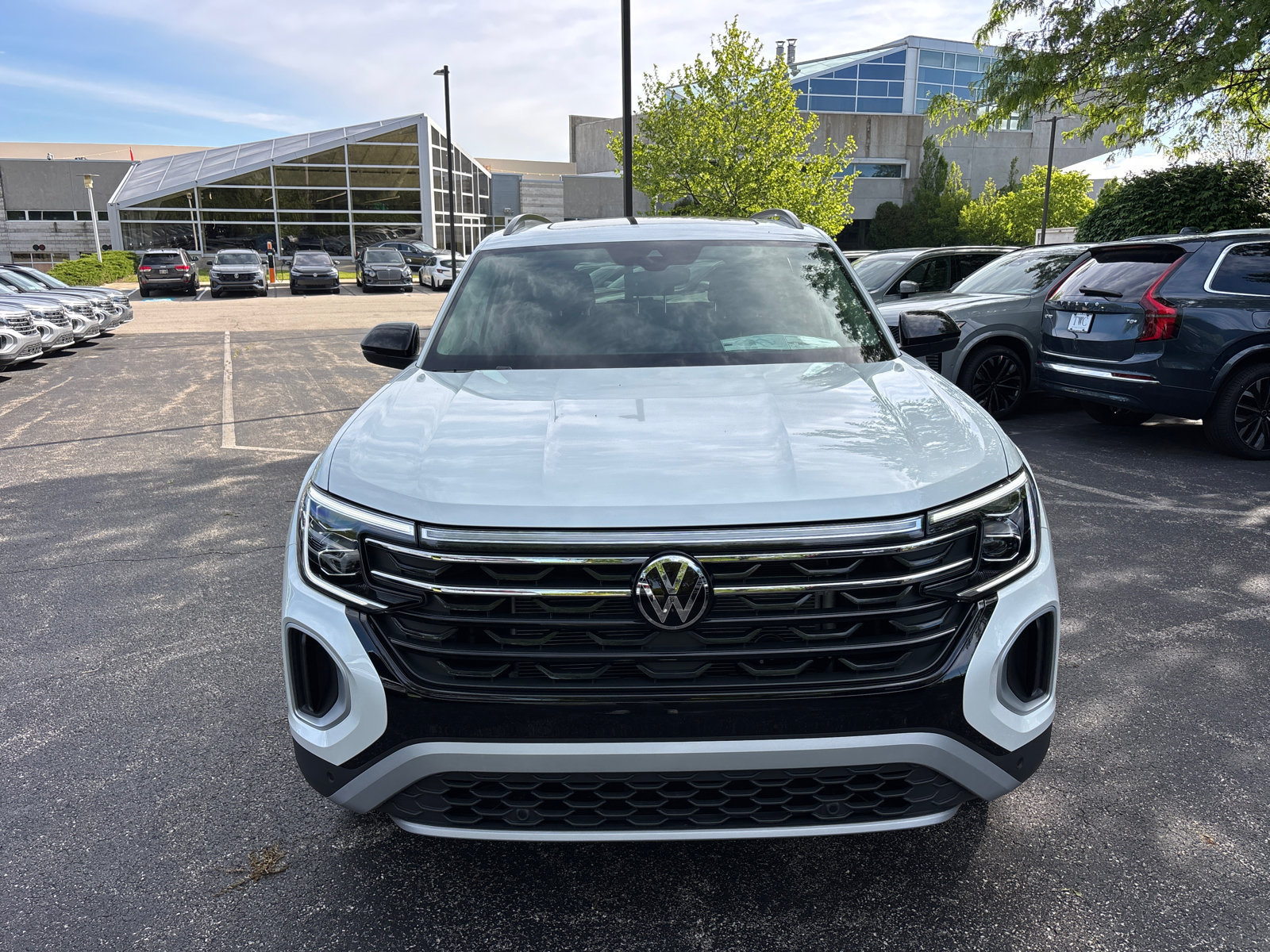 New 2026 Volkswagen Atlas Peak Edition AWD/4WD image 2