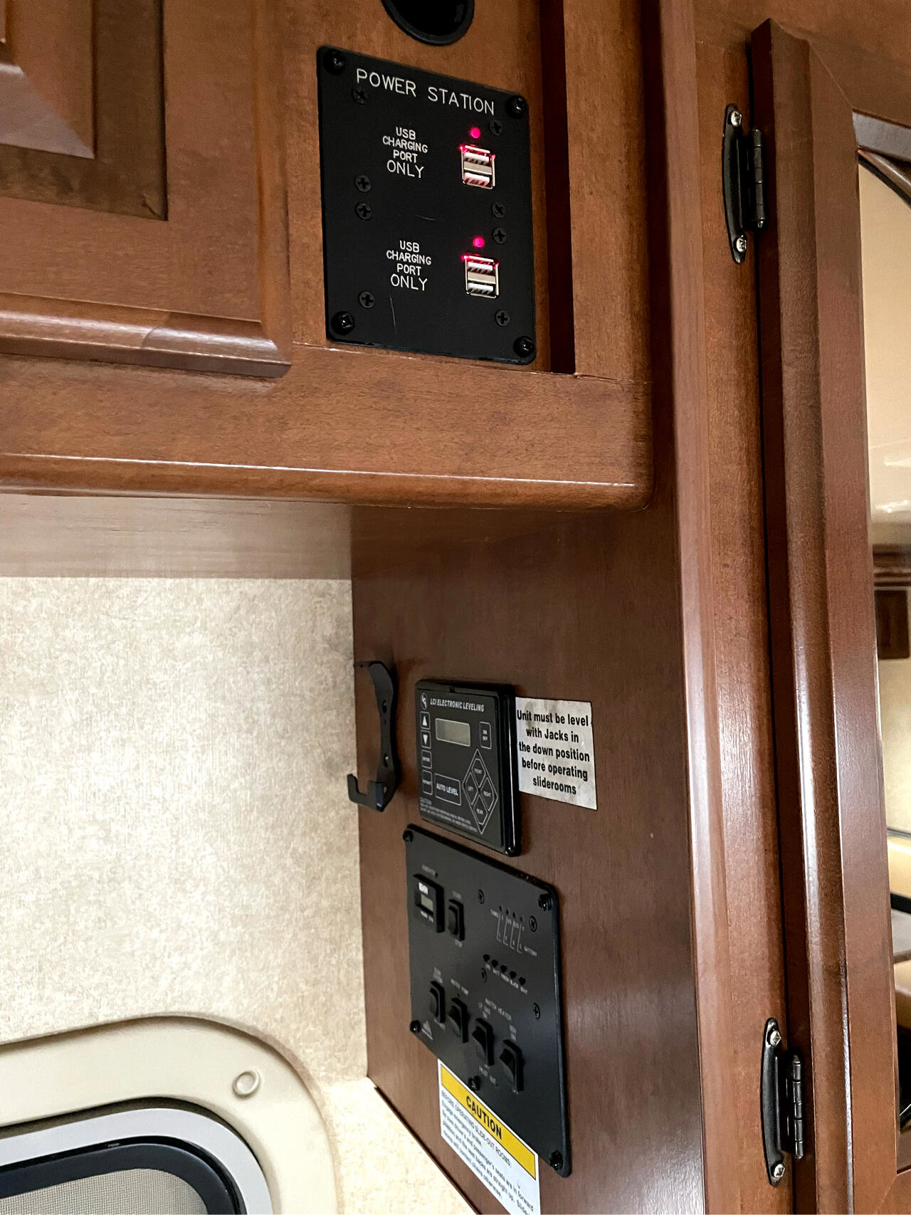 Used 2014 Ford F550 2WD Regular Cab Super Duty image 27