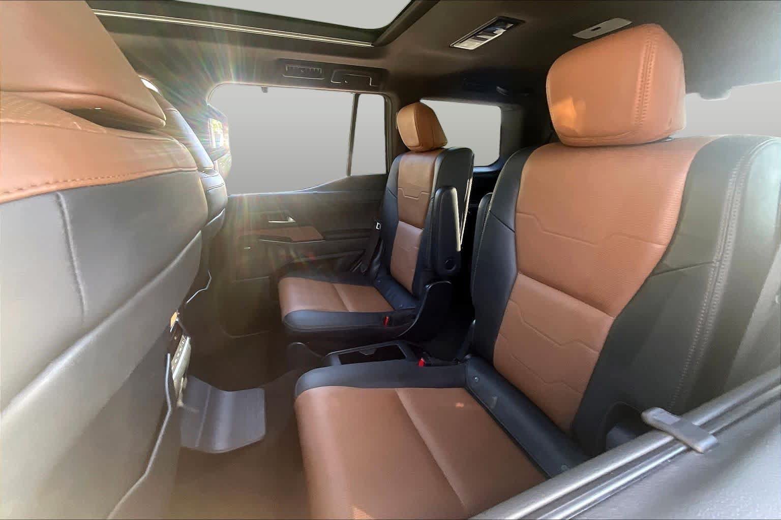 Used 2024 Lexus GX 550 w/ Accessory Package (Z1) AWD/4WD image 21