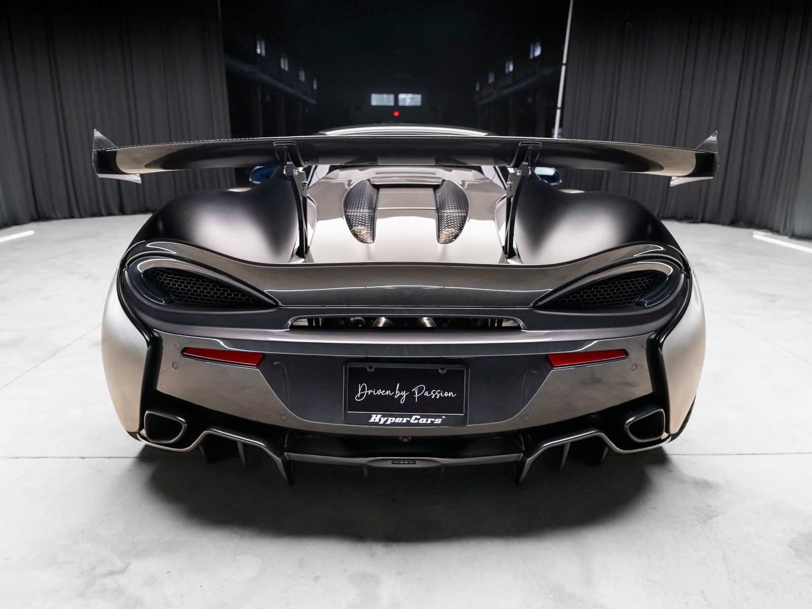 Used 2018 McLaren 570S Spider RWD image 15