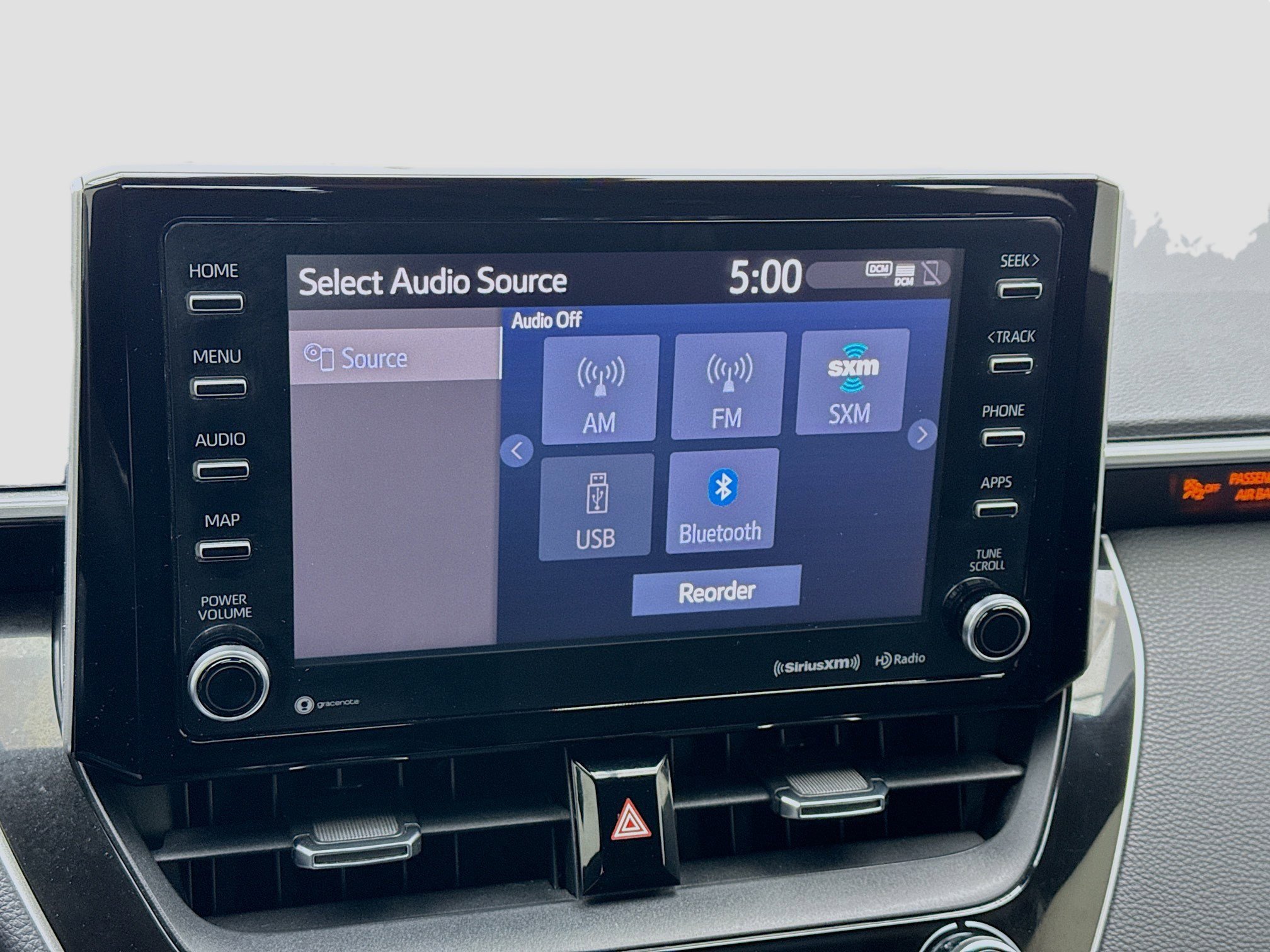 Used 2020 Toyota Corolla SE w/ SE Preferred Package FWD image 11