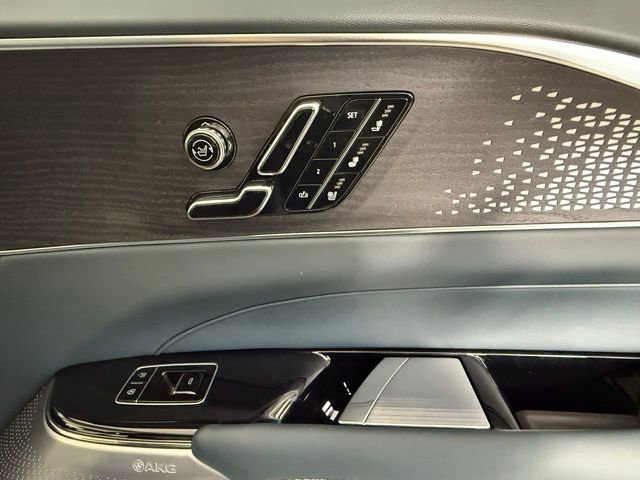 New 2025 Cadillac Lyriq Luxury w/ Nappa Leather Package RWD image 35