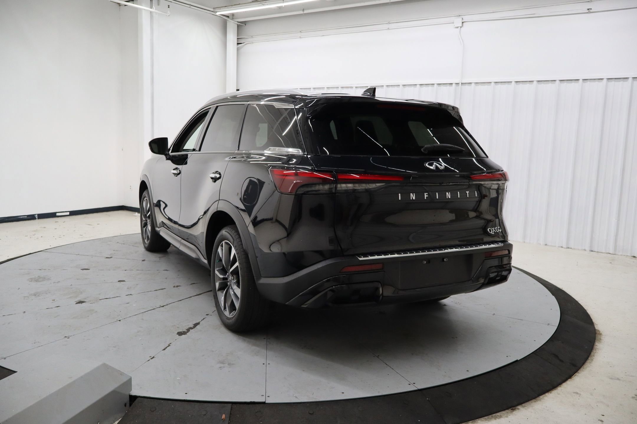 Used 2023 INFINITI QX60 Luxe w/ Performance Audio Package image 8