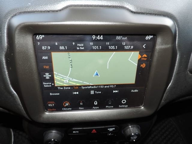 Used 2023 Jeep Renegade Latitude AWD/4WD image 24