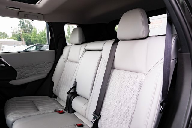 New 2025 Mitsubishi Outlander AWD image 27