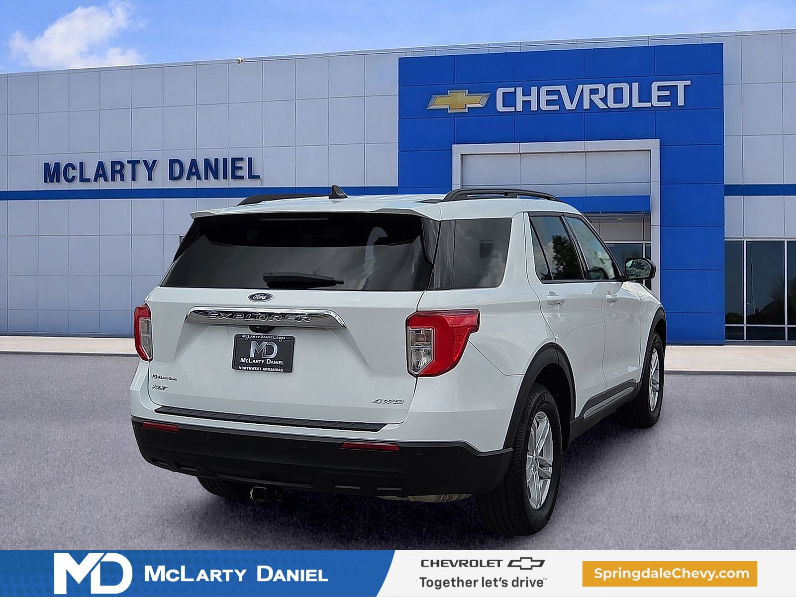 Used 2024 Ford Explorer XLT AWD/4WD image 5