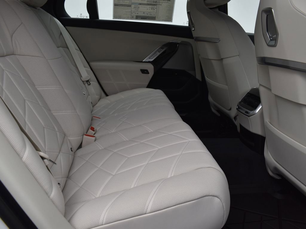 Certified 2024 BMW 760i xDrive w/ Executive Package image 22