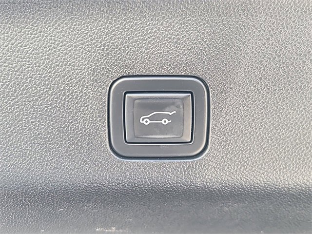 Used 2024 GMC Yukon XL SLT image 13