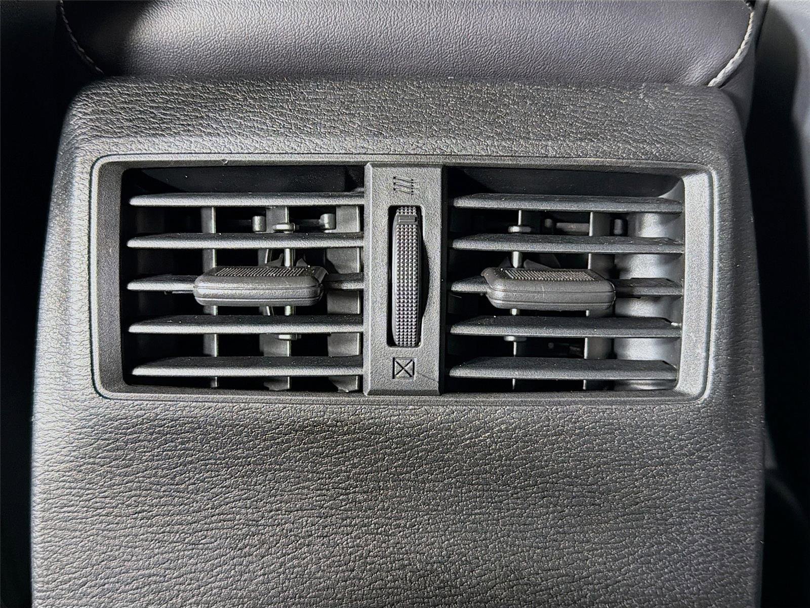 Used 2023 Mitsubishi Outlander SE image 24