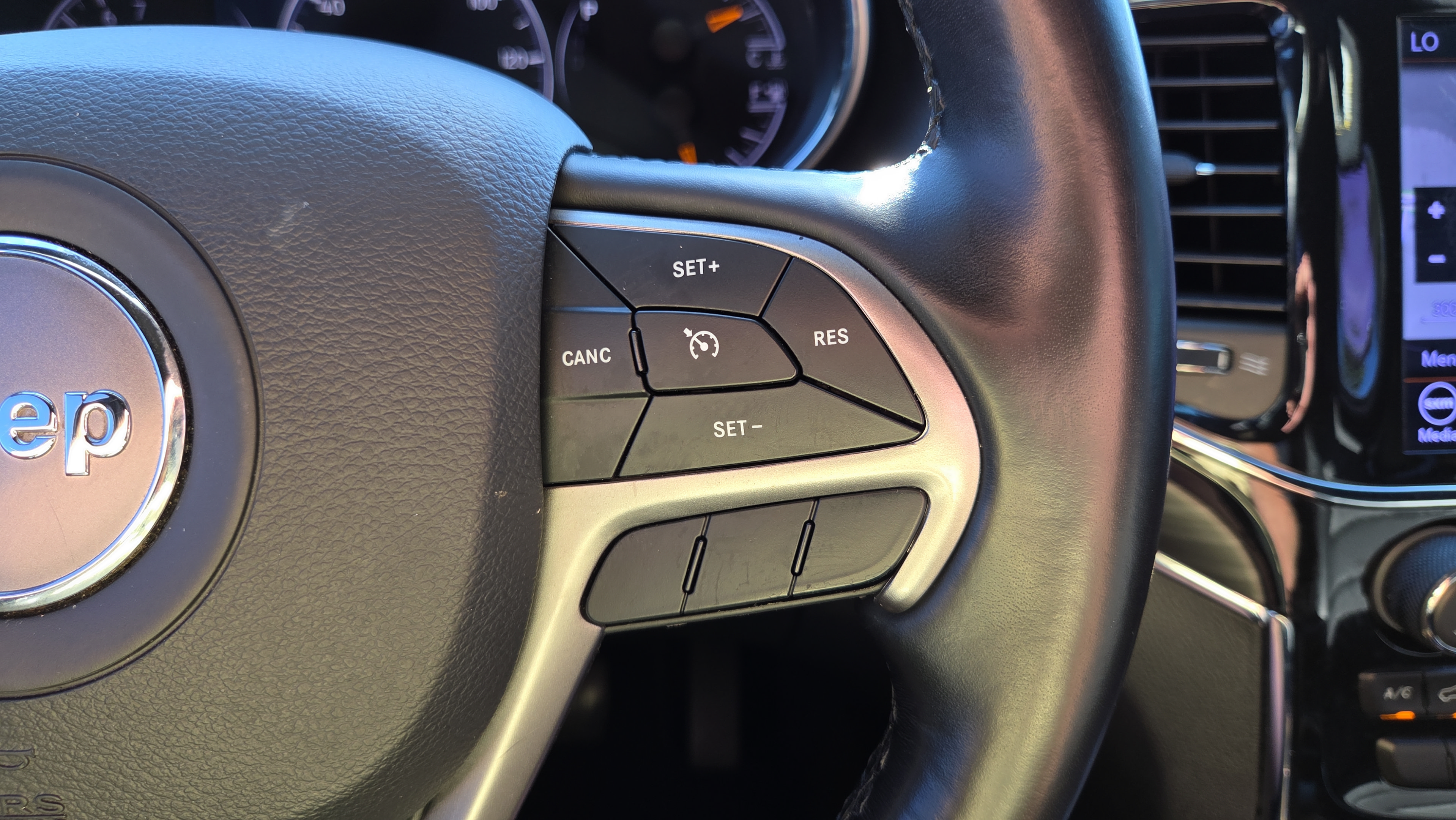Used 2021 Jeep Grand Cherokee Limited w/ Luxury Group II RWD image 29