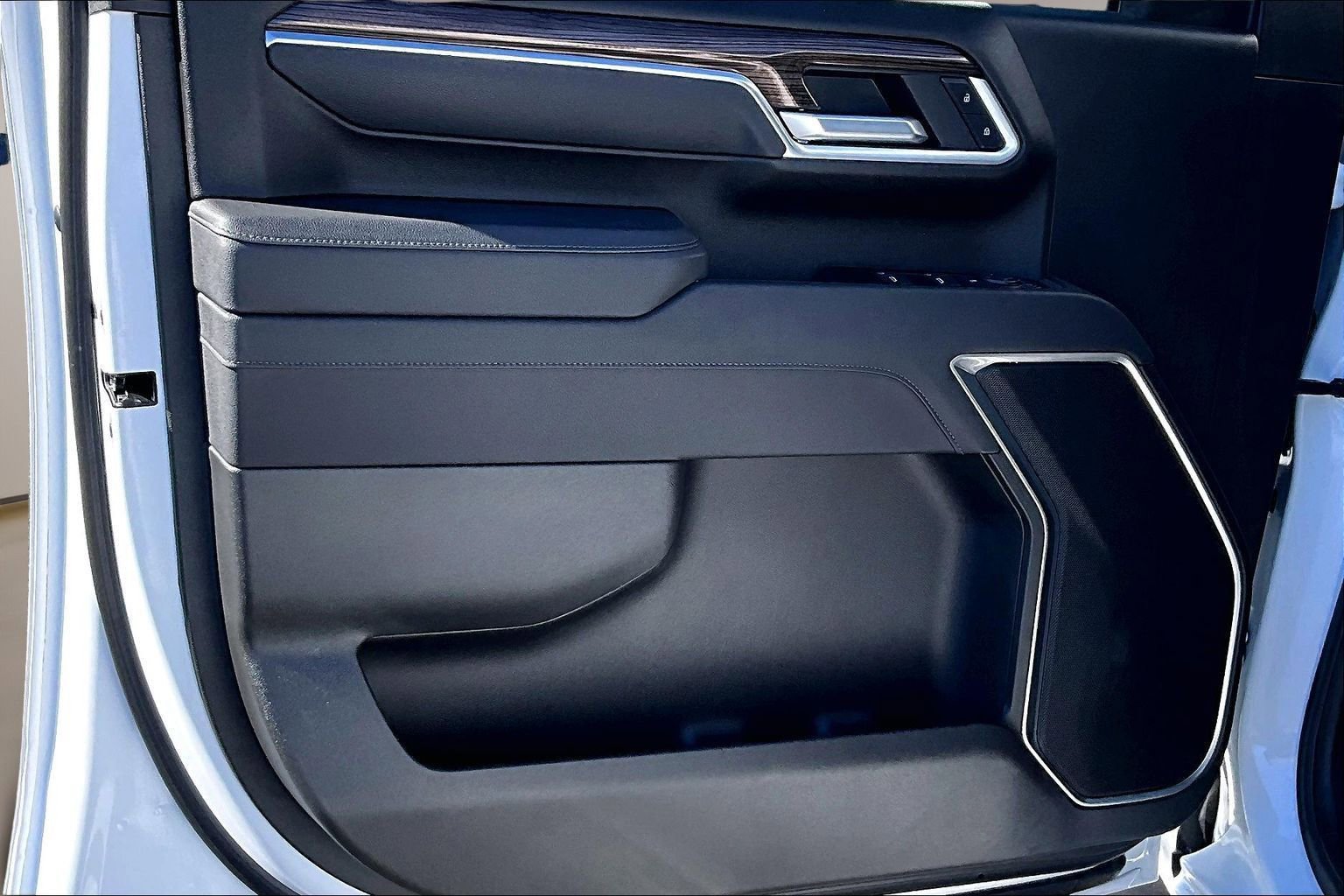 Used 2025 Chevrolet Silverado 2500 LT w/ Convenience Package image 21