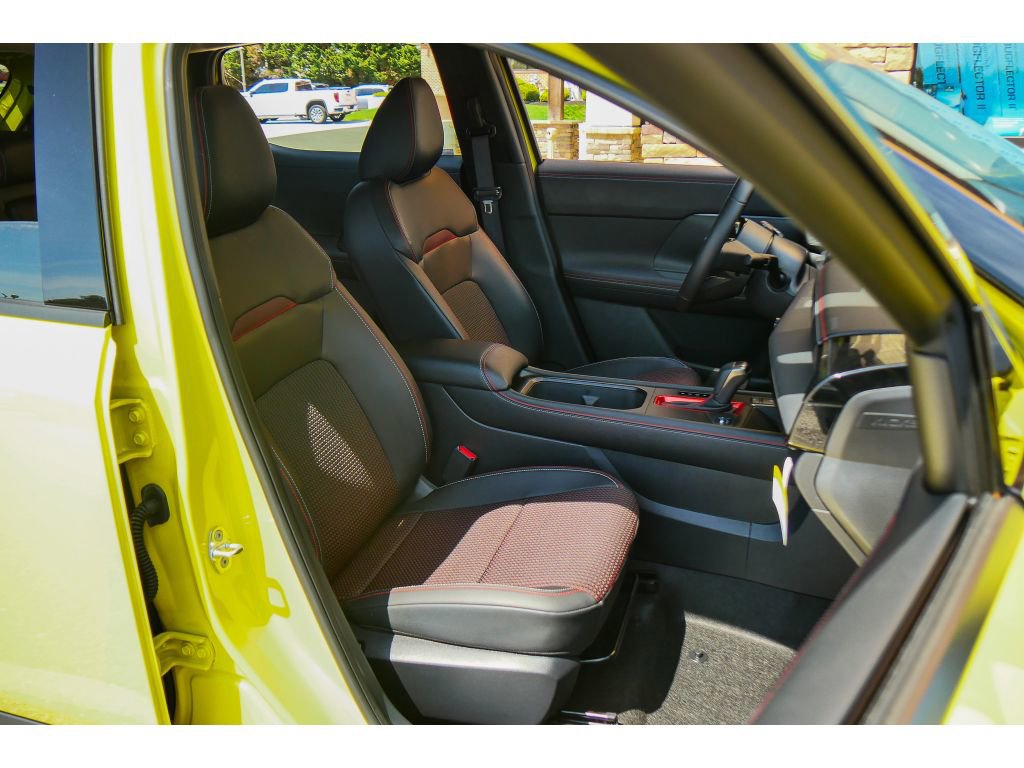 Used 2025 Nissan Kicks SR AWD/4WD image 14