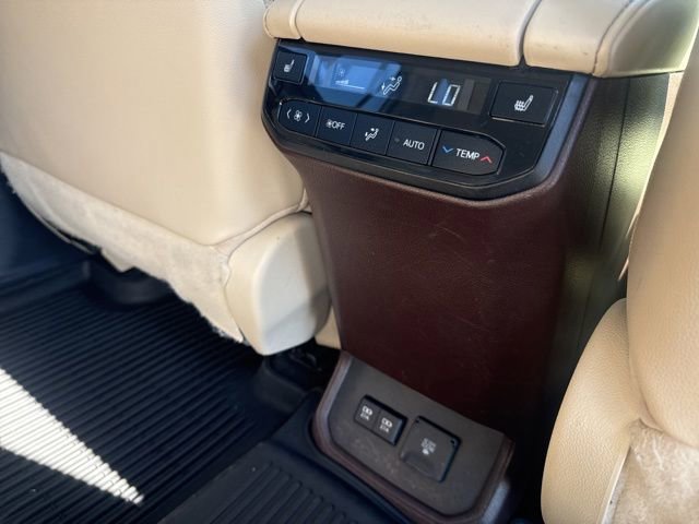 Used 2020 Toyota Highlander Platinum FWD image 17
