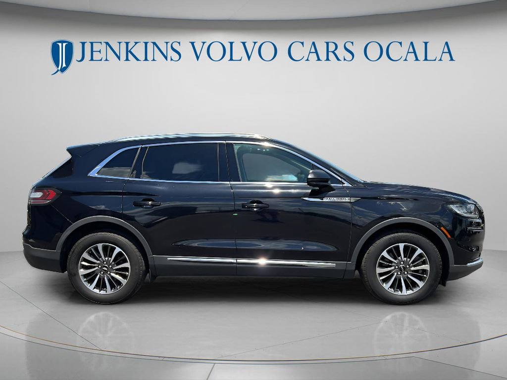 Used 2022 Lincoln Nautilus FWD w/ Premium Package image 2