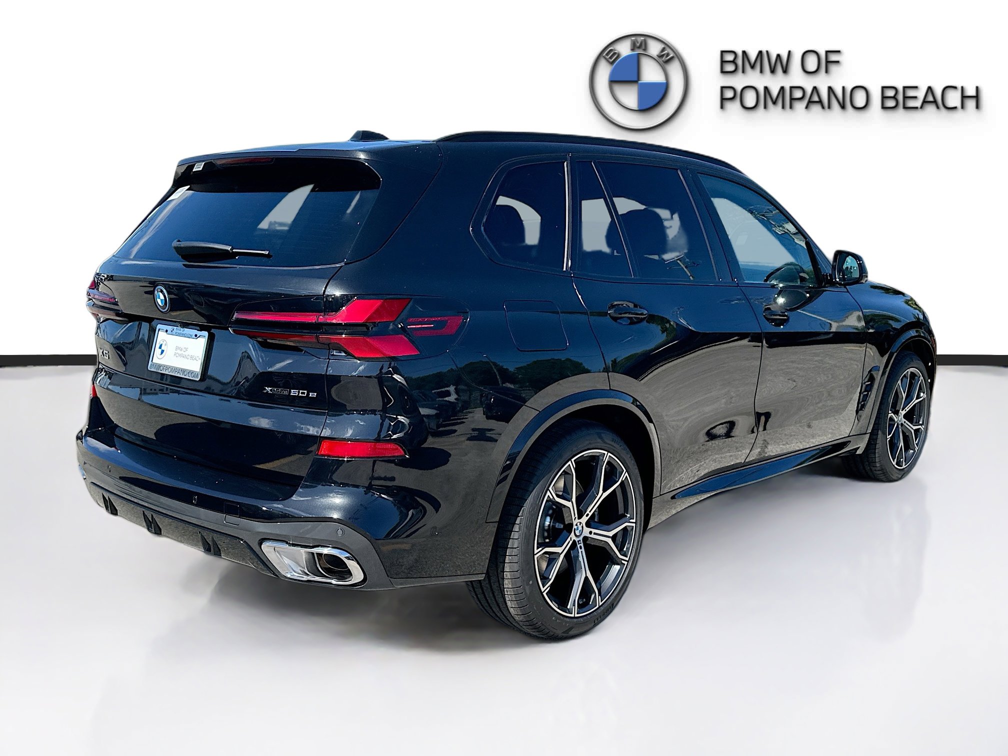 Used 2026 BMW X5 xDrive50e w/ M Sport Package image 6