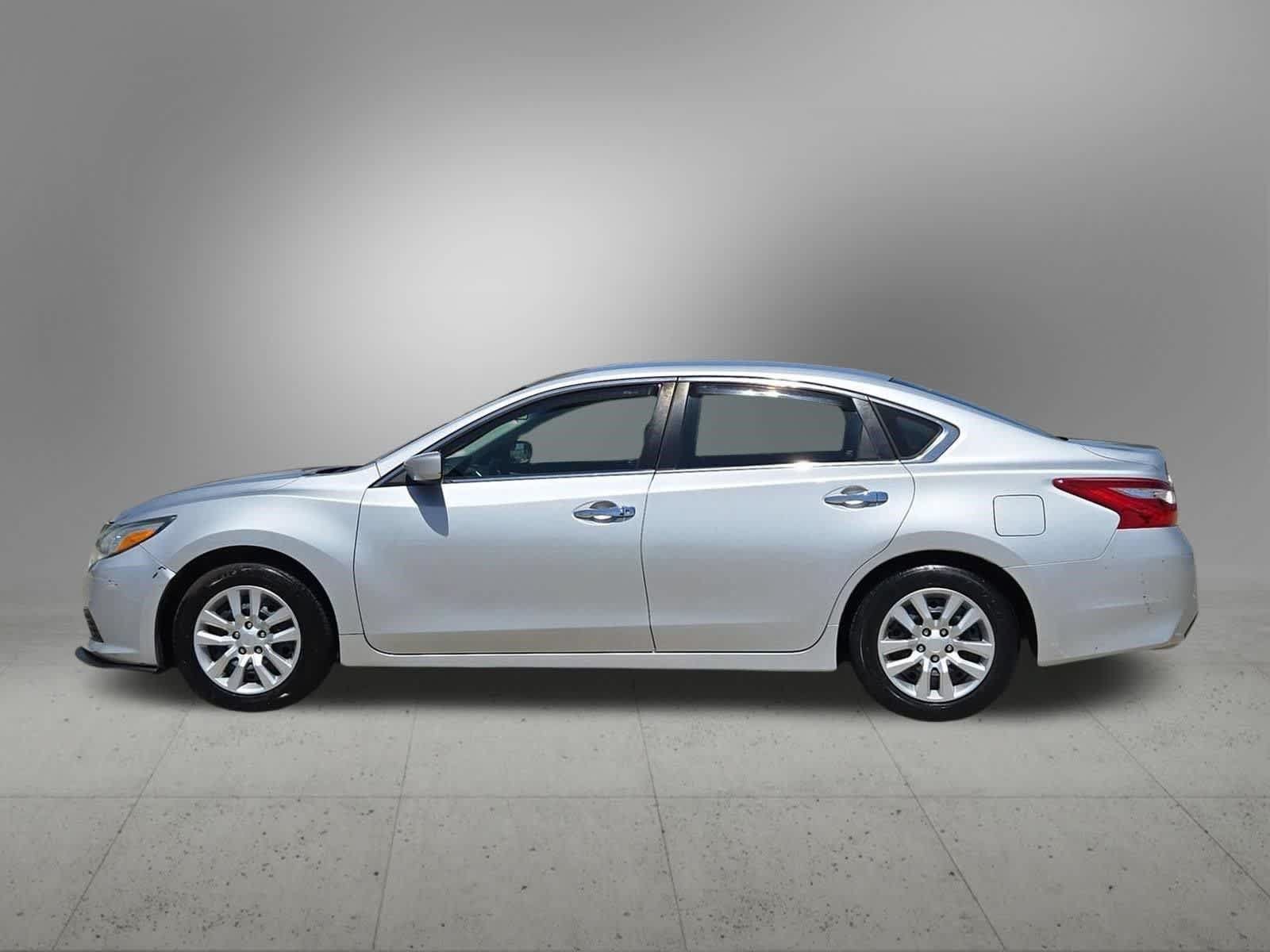 Used 2017 Nissan Altima 2.5 S w/ Power Driver Seat Package FWD image 3
