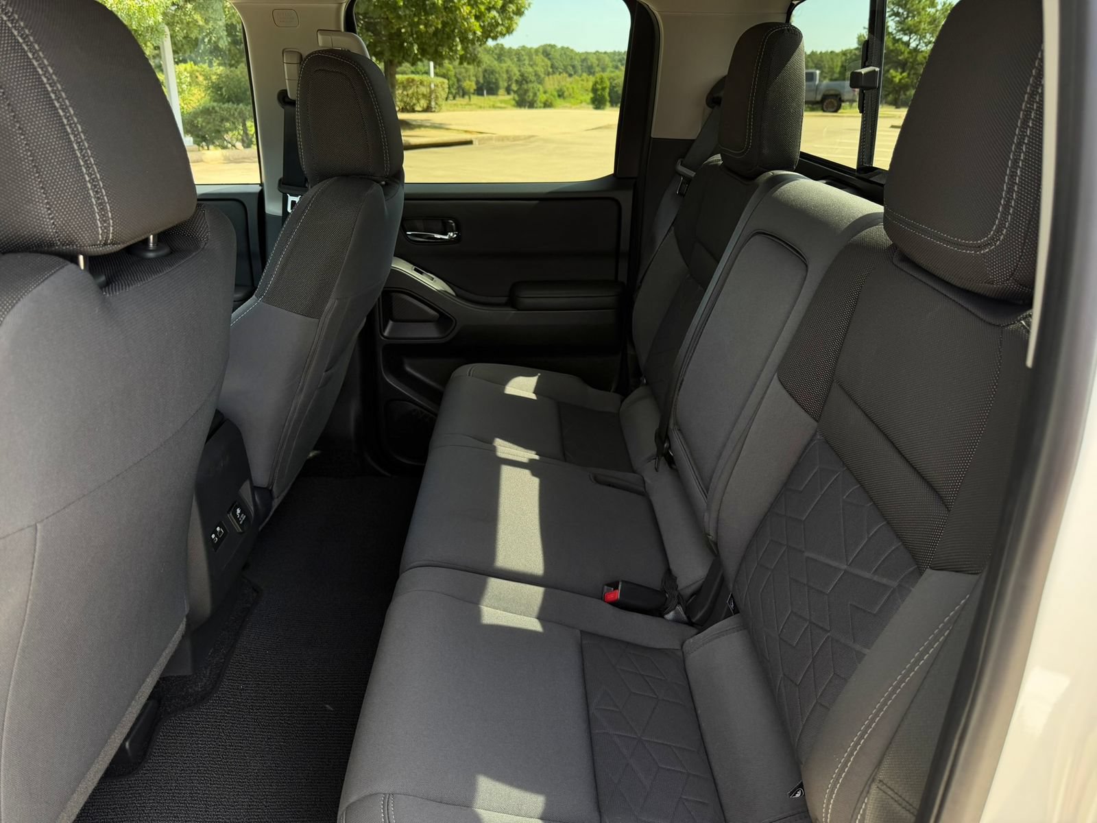 Used 2025 Nissan Frontier SV w/ SV Convenience Package RWD image 27