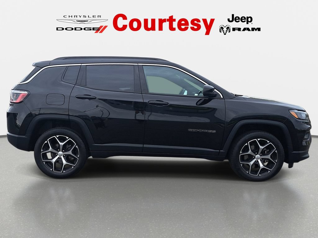 Certified 2024 Jeep Compass Limited AWD/4WD image 3