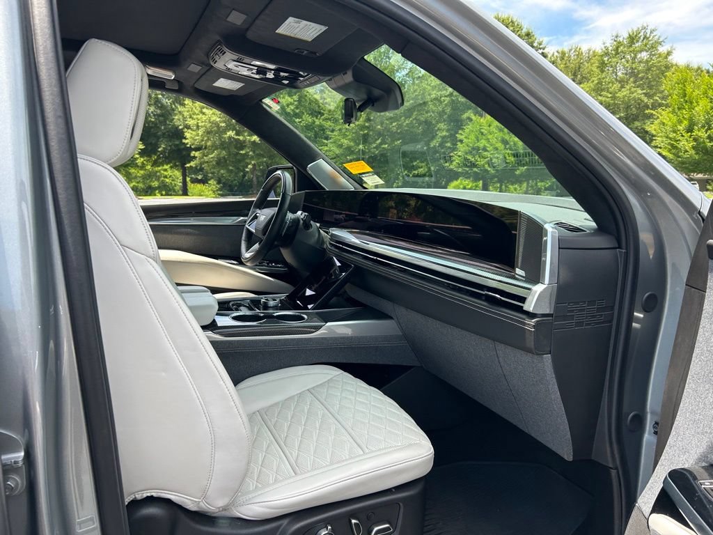 Used 2025 Cadillac Escalade V AWD/4WD image 48