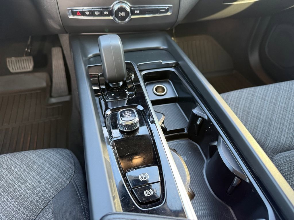 Used 2024 Volvo XC60 B5 Core w/ Protection Package Premier image 14