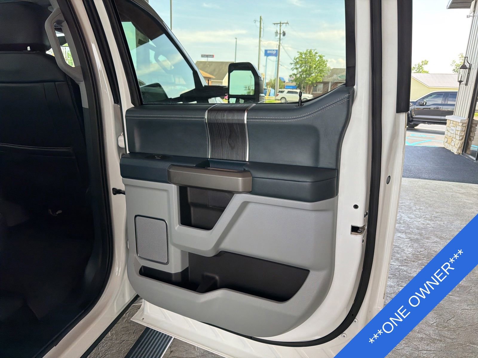 Used 2022 Ford F350 Limited AWD/4WD image 5