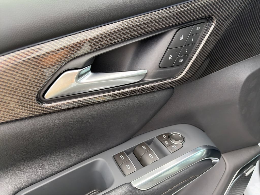 New 2026 Chevrolet Traverse High Country w/ LPO, Floor Liner Package AWD/4WD image 19