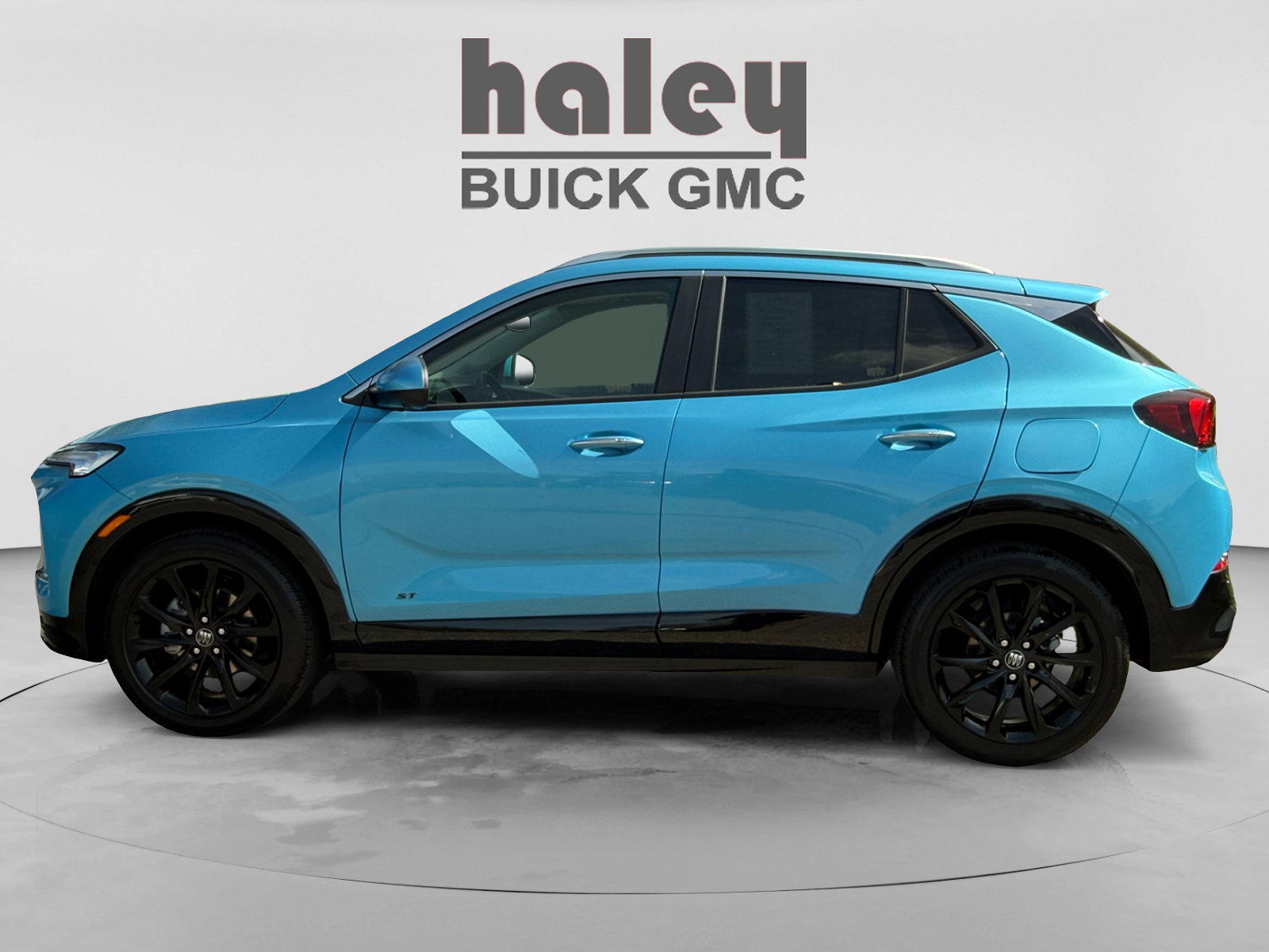 Used 2025 Buick Encore GX Sport Touring w/ Experience Buick Package image 2