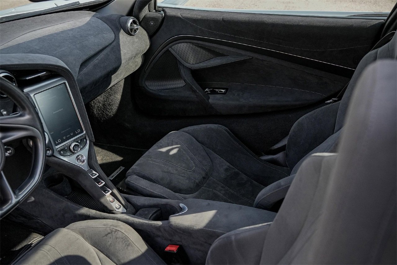 Used 2018 McLaren 720S image 16