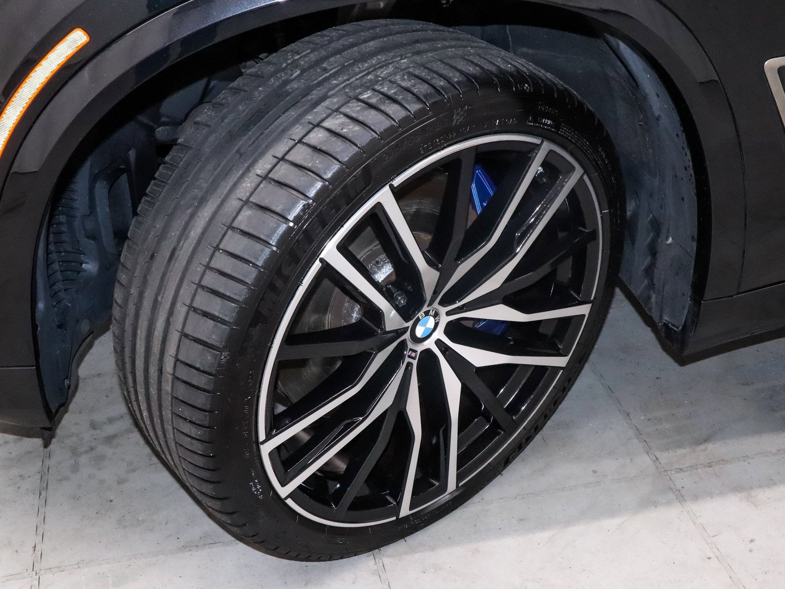 Used 2022 BMW X5 M50i w/ Executive Package image 57