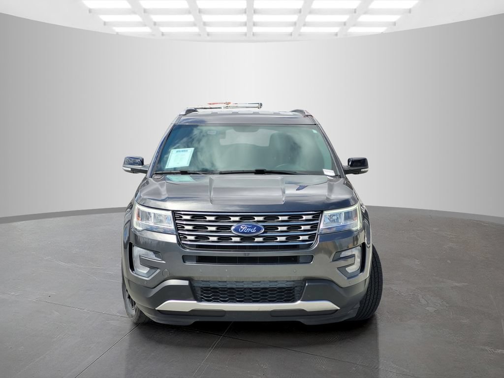 Used 2017 Ford Explorer XLT w/ Equipment Group 202A AWD/4WD image 2