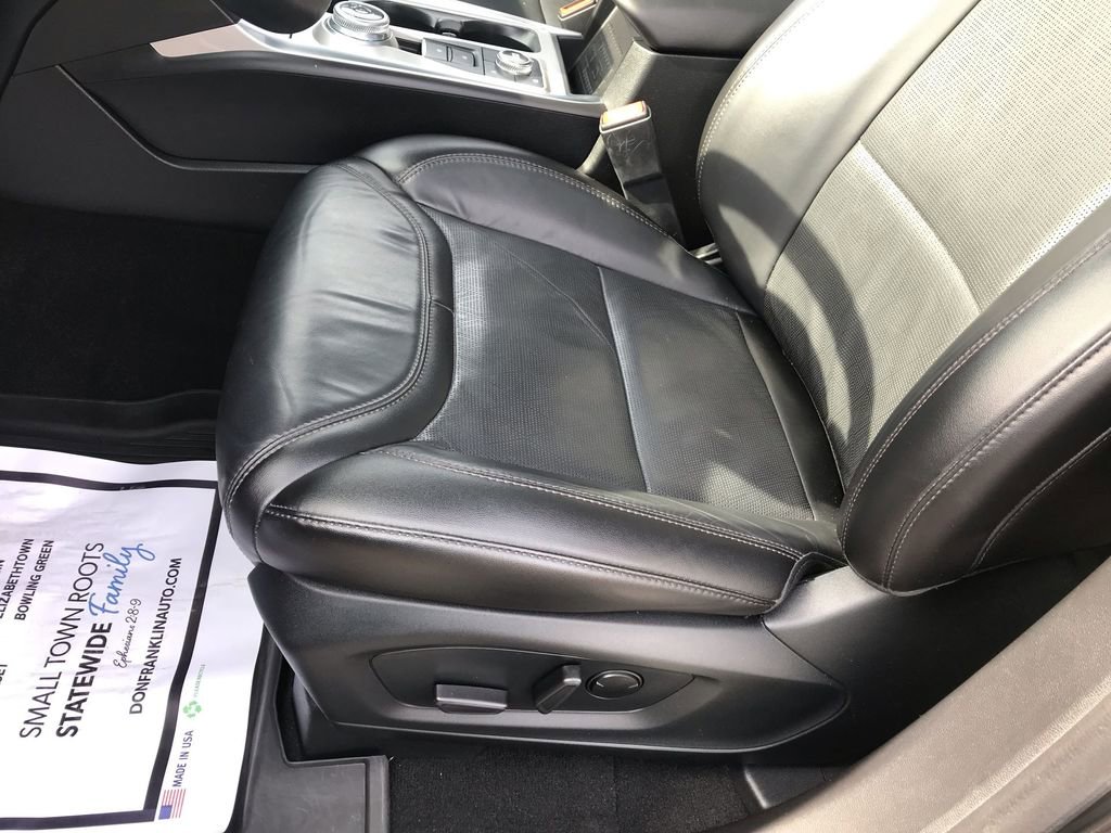 Used 2023 Ford Explorer Platinum w/ Technology Package image 12