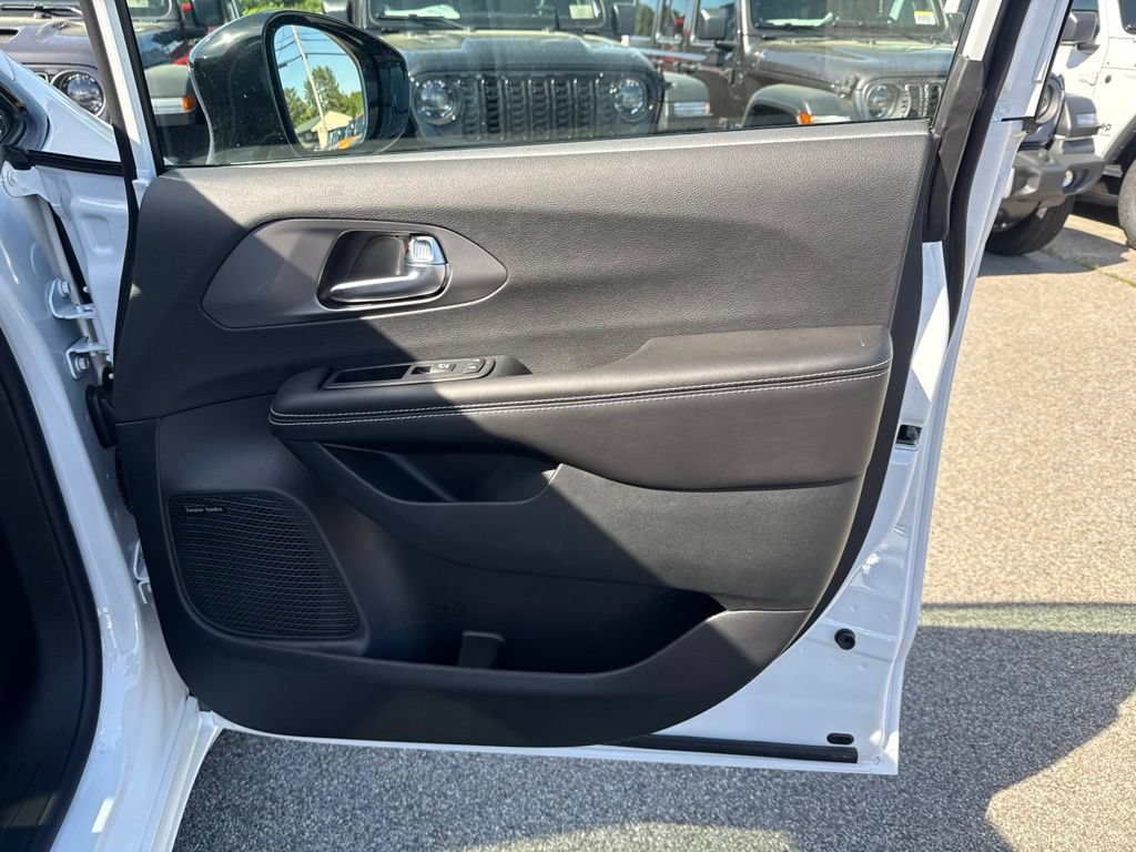 New 2027 Chrysler Pacifica Limited AWD/4WD image 29