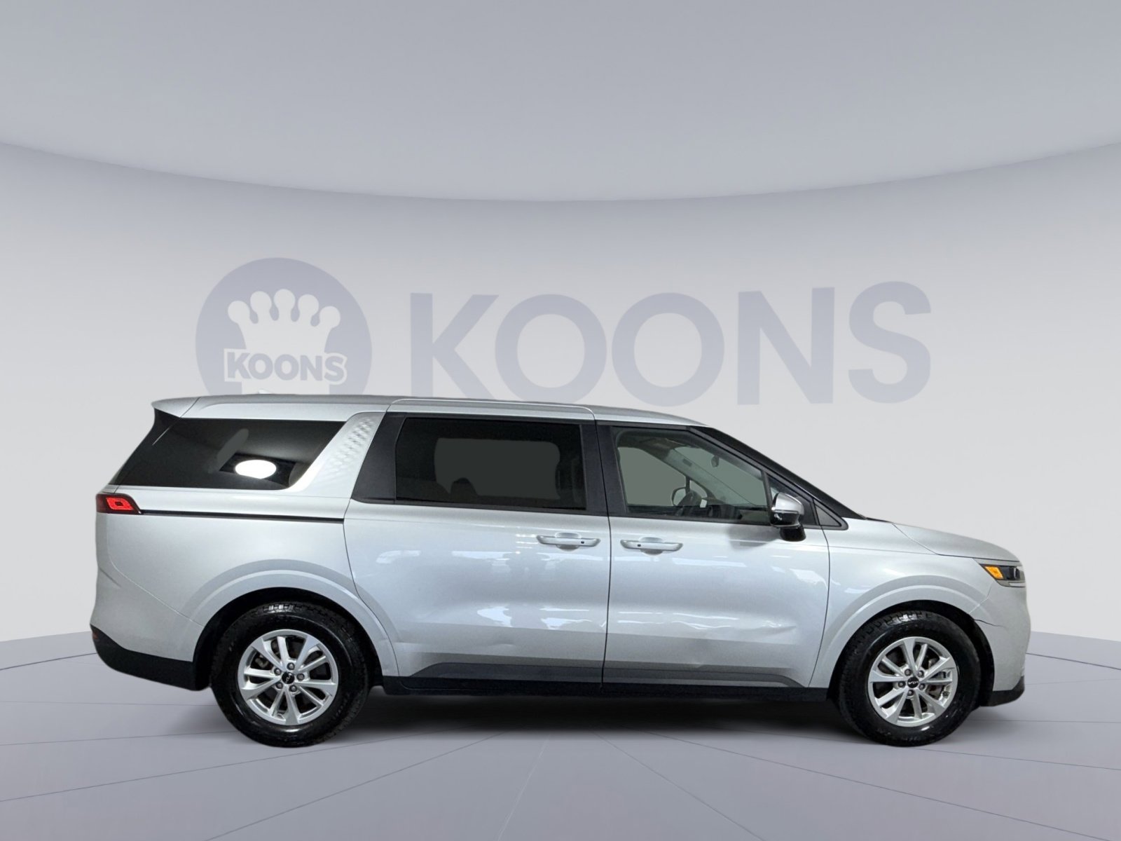 Used 2023 Kia Carnival LX image 8