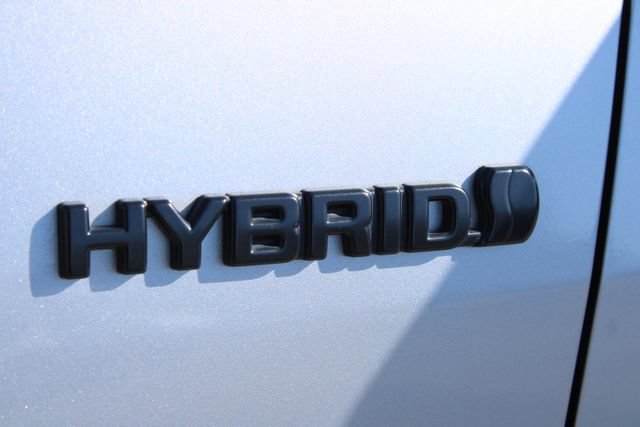 Used 2020 Toyota RAV4 LE w/ Carpet Mat Package AWD/4WD image 9