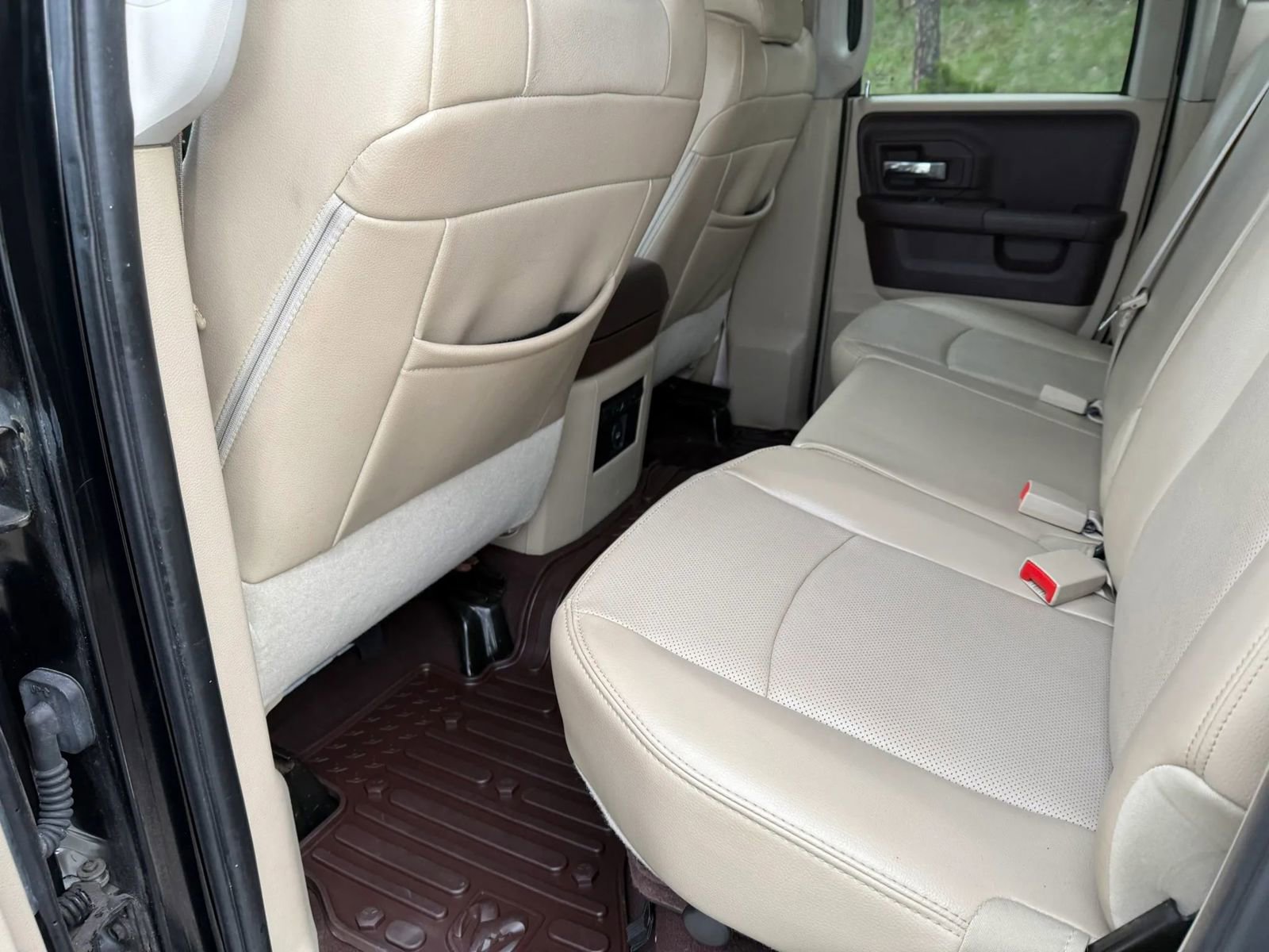 Used 2013 RAM 1500 Laramie w/ Convenience Group AWD/4WD image 9
