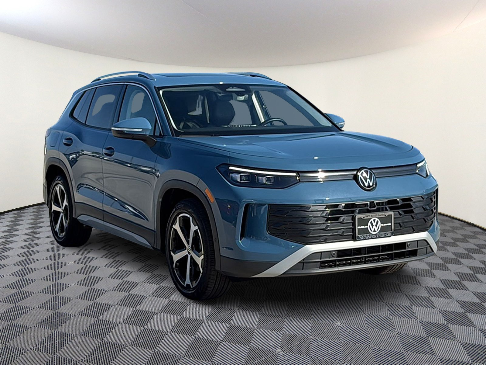 New 2026 Volkswagen Tiguan SE FWD image 1
