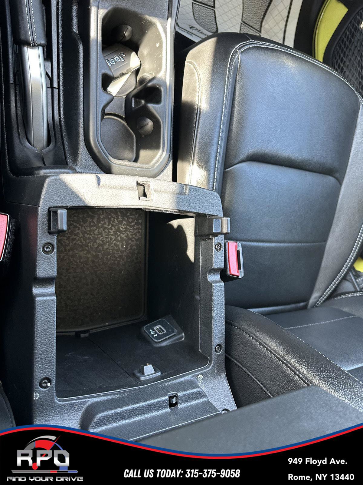 Used 2023 Jeep Wrangler Unlimited Sahara w/ LED Lighting Group AWD/4WD image 33