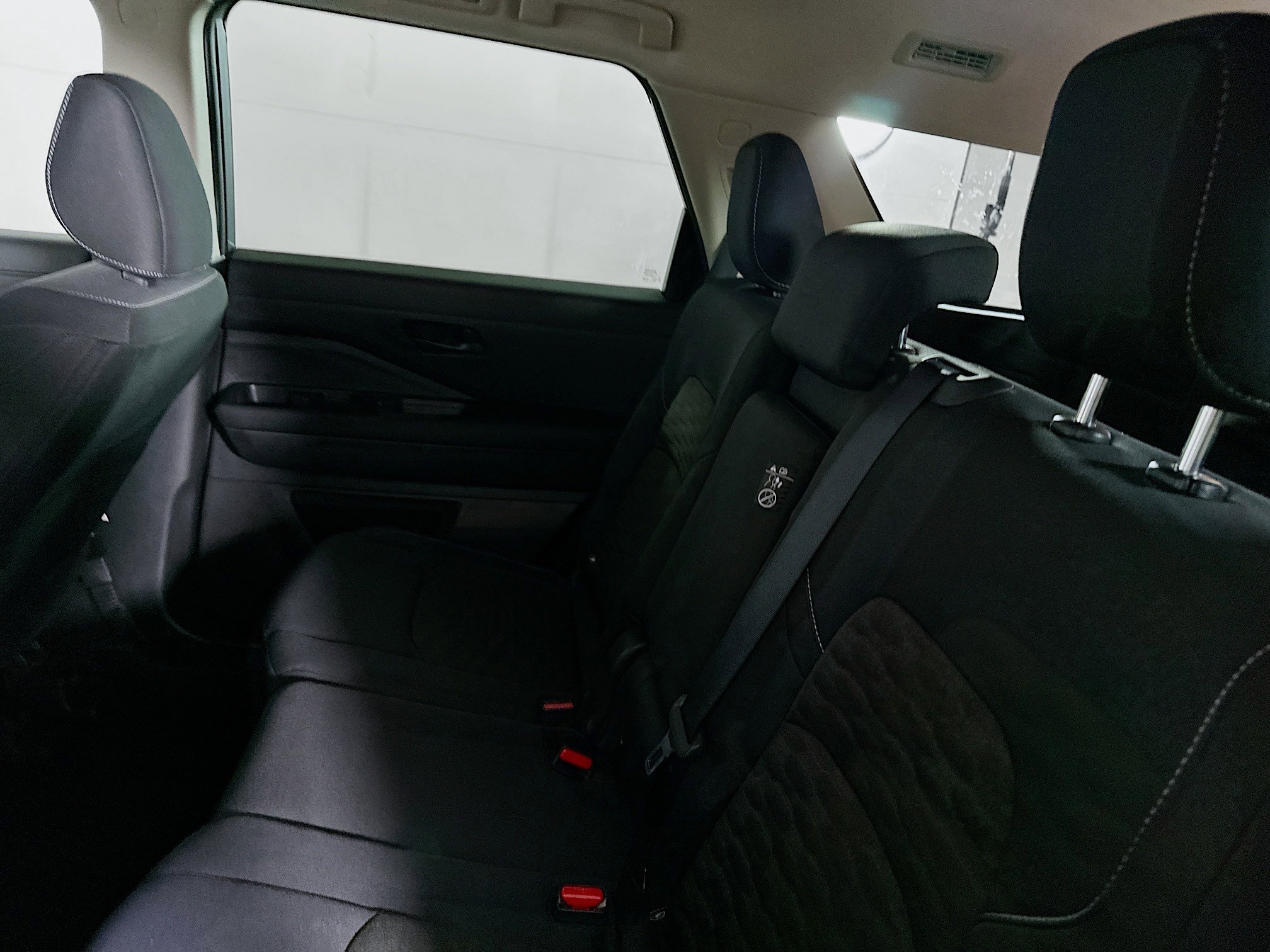 Used 2025 Nissan Pathfinder SV image 27