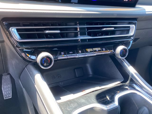 Certified 2025 Chevrolet Traverse LT FWD image 14