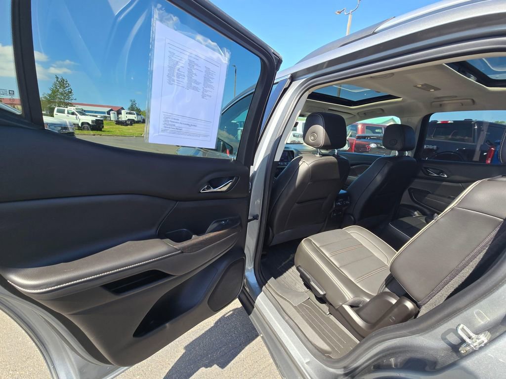 Used 2023 GMC Acadia Denali w/ Denali Ultimate Package AWD/4WD image 11