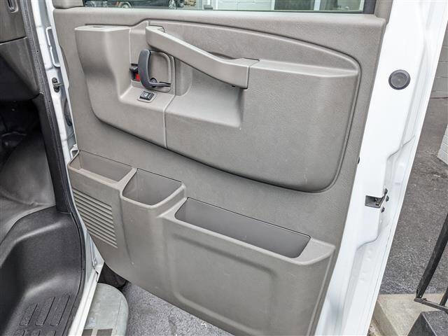 Used 2024 GMC Savana 2500 w/ Driver Convenience Package image 19