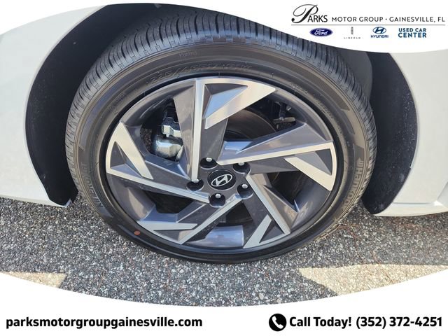 New 2025 Hyundai Elantra Limited image 32