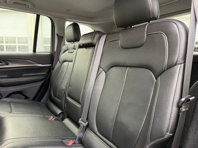 Used 2023 Jeep Grand Cherokee Limited w/ Black Appearance Package image 9